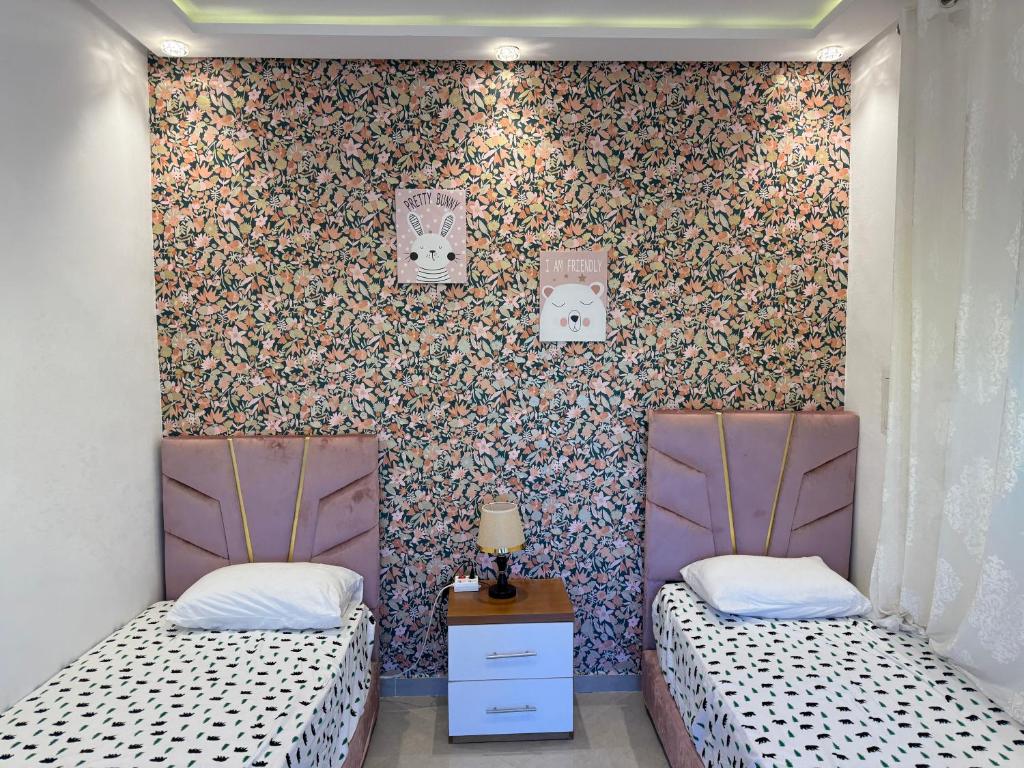 Una cama o camas en una habitación de Central Villa with Pool Garden 5km Sea Cabo
