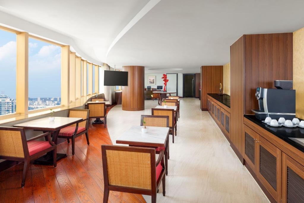 TV a/nebo společenská místnost v ubytování Sheraton Xiamen Hotel
