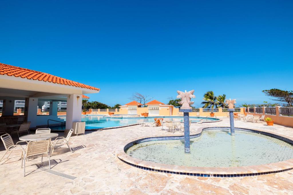 Bazén v ubytování Golden Villas 306 studio nebo v jeho okolí