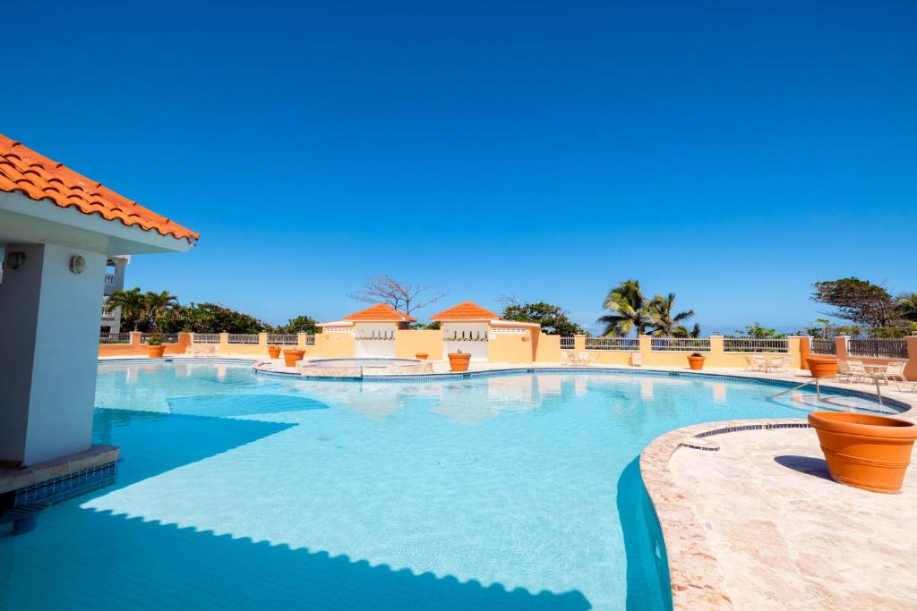 Bazén v ubytování Golden Villas 306 studio nebo v jeho okolí
