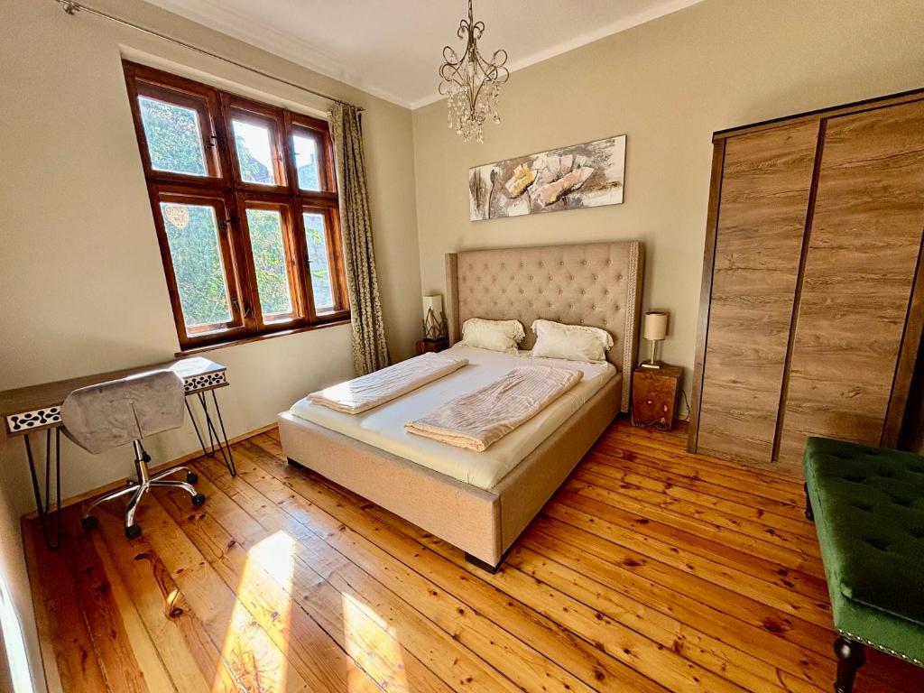 Postel nebo postele na pokoji v ubytování City Center Stylish 3 Bedroom Apartment
