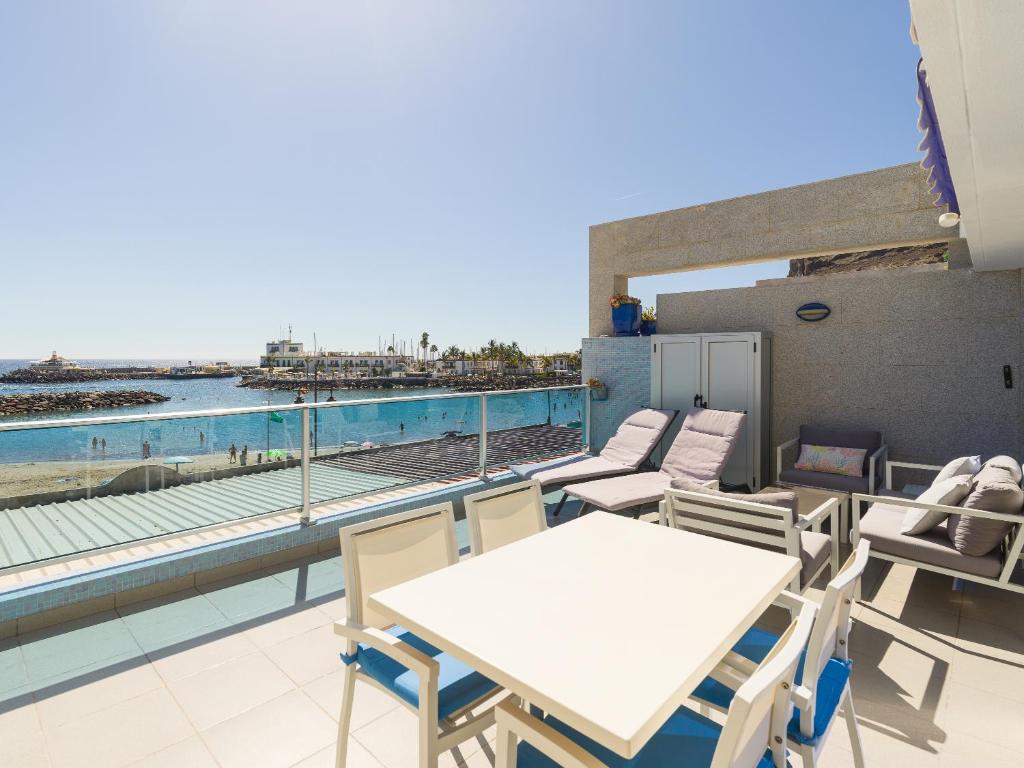 Bazén v ubytování Mogan Beachfront | CarmitAtHome nebo v jeho okolí