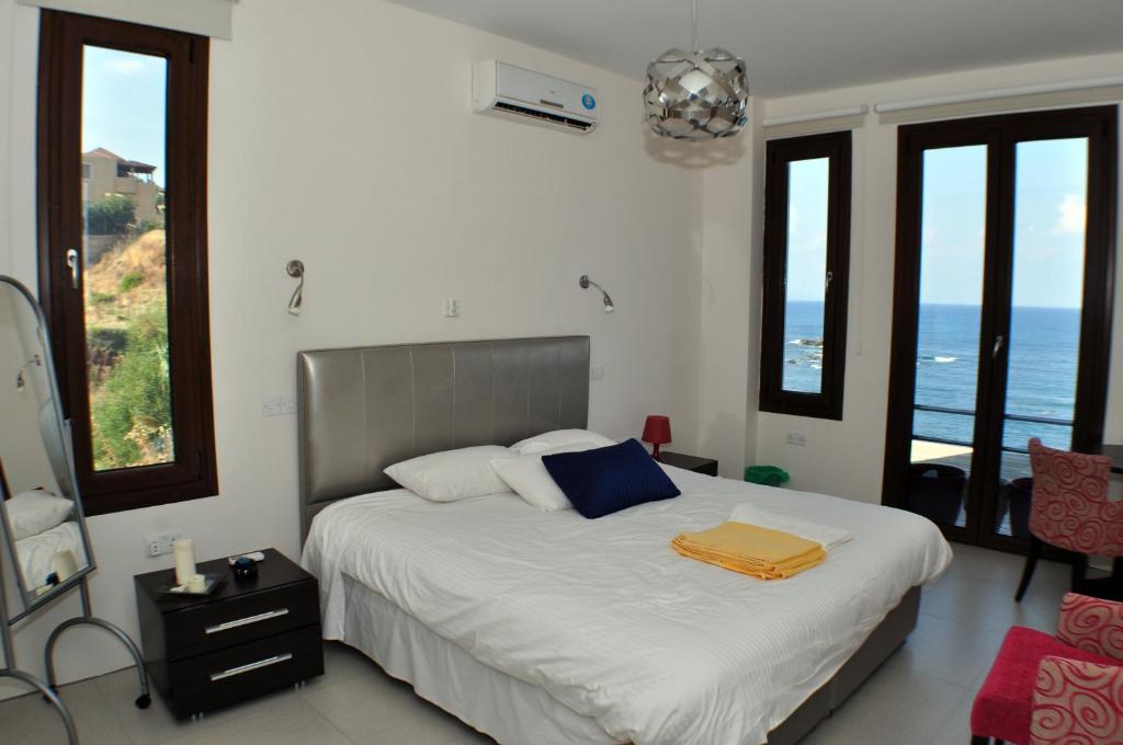 Postel nebo postele na pokoji v ubytování Beach Villa Pantheon