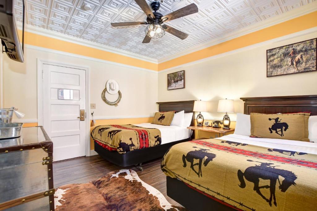 Postel nebo postele na pokoji v ubytování Hotel St. Michael