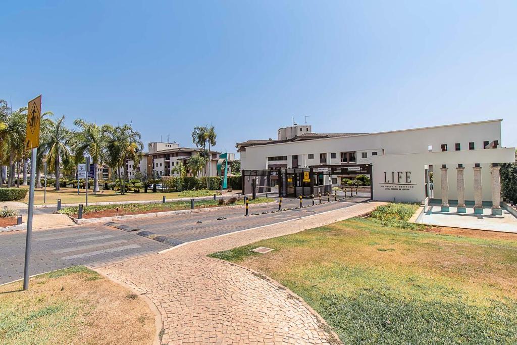 a white building with a street in front of it at BSB STAY Flats Particulares - Life Resort SHTN in Brasilia