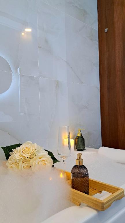 Postel nebo postele na pokoji v ubytování Jacuzzi Life