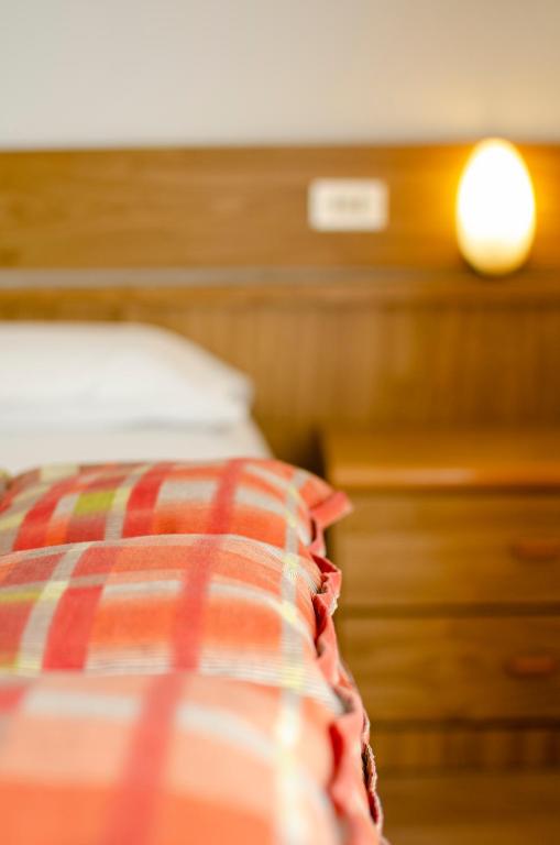 Postel nebo postele na pokoji v ubytování Hotel Cristallo