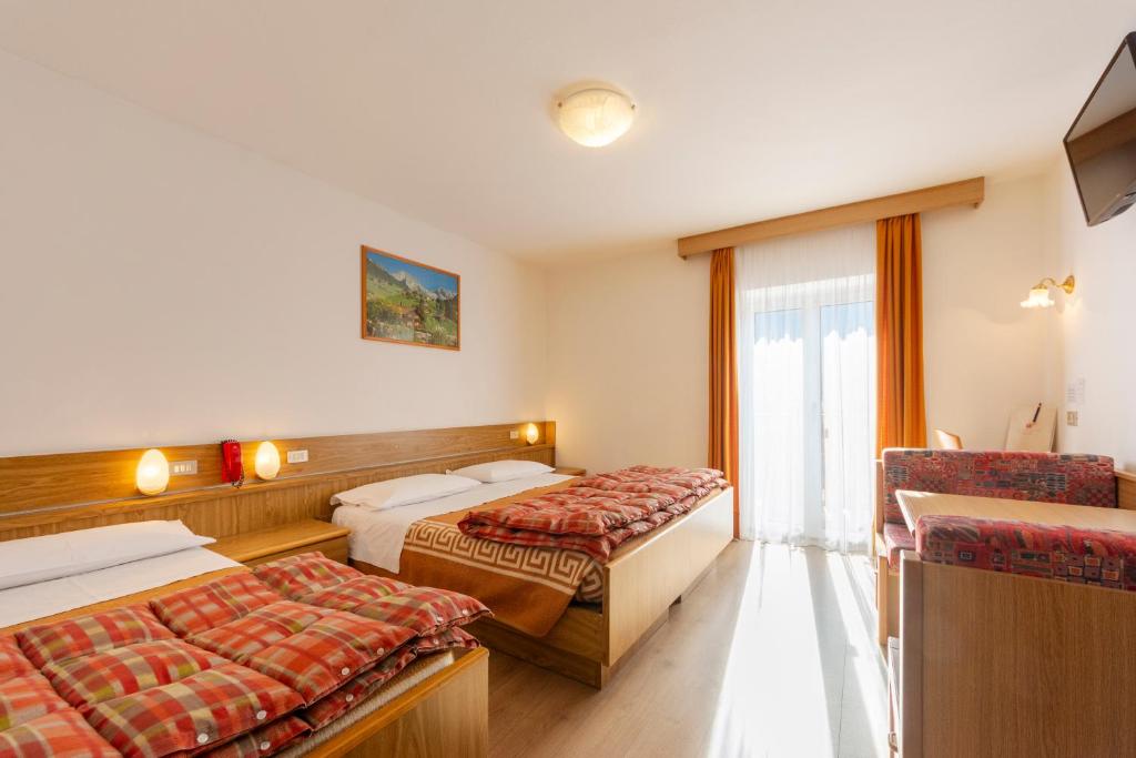 Postel nebo postele na pokoji v ubytování Hotel Cristallo