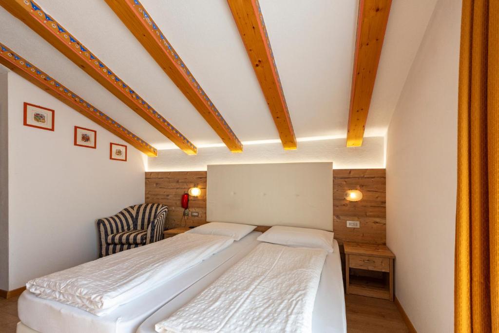 Postel nebo postele na pokoji v ubytování Hotel Cristallo