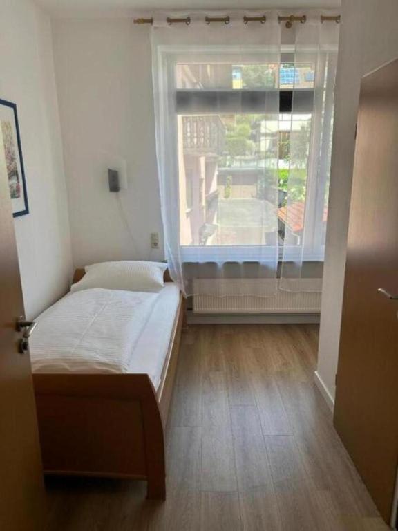 Postel nebo postele na pokoji v ubytování Hotel-Gasthof Zur Krone