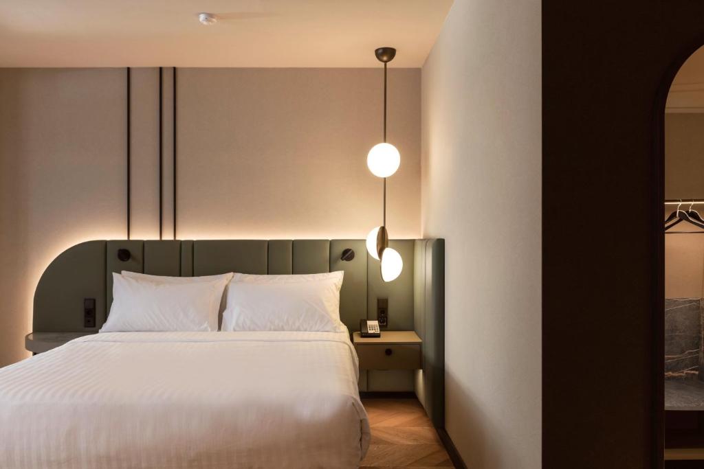 Postel nebo postele na pokoji v ubytování Luxembourg Marriott Hotel Alfa