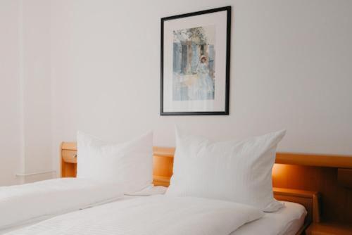 Postel nebo postele na pokoji v ubytování Hotel-Gasthof Zur Krone
