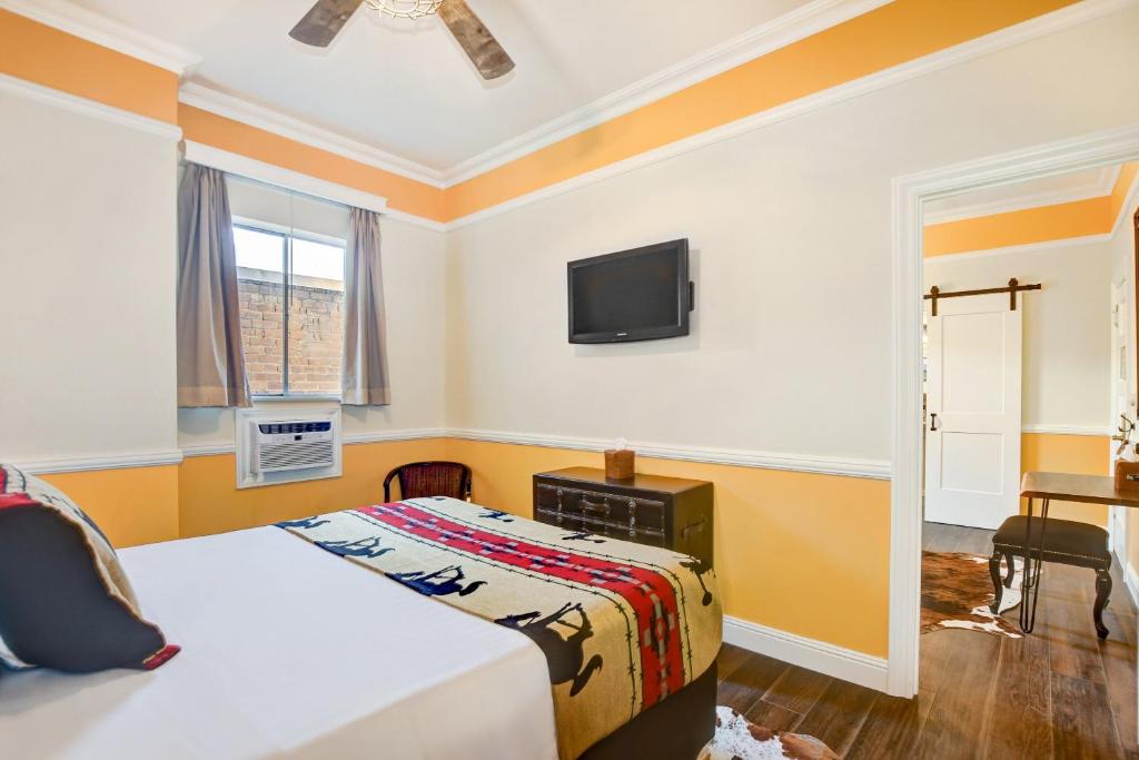 TV a/nebo společenská místnost v ubytování Hotel St. Michael