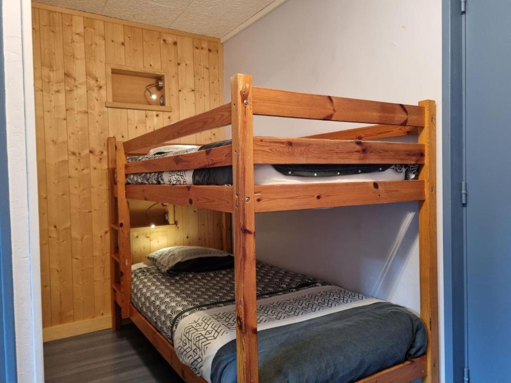 Palanda nebo palandy na pokoji v ubytování gite auberge l'herbe tendre