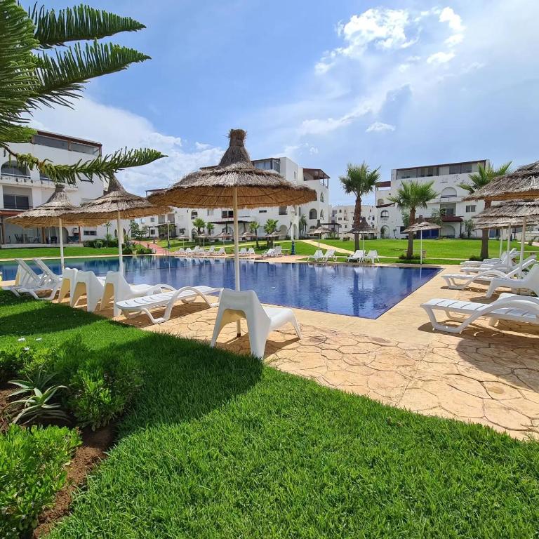 Bazén v ubytování Charmant appartement en résidence piscine nebo v jeho okolí