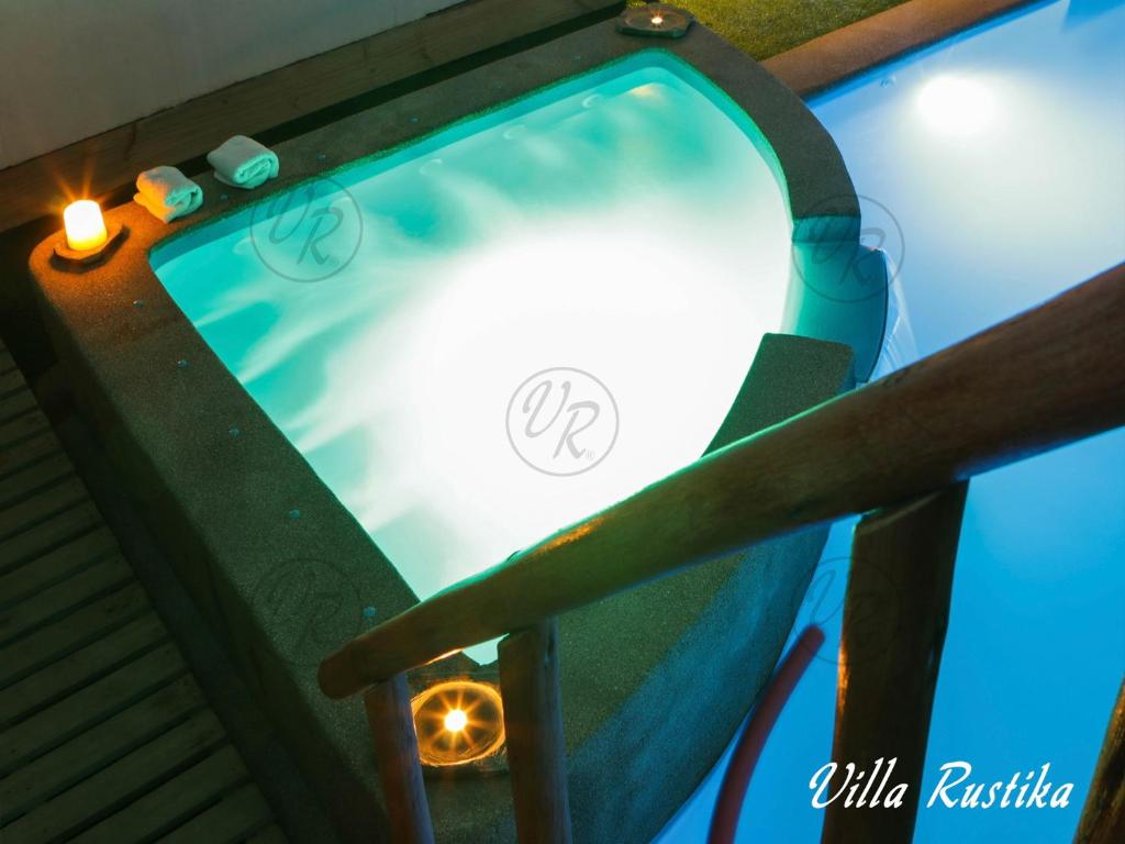 Bazén v ubytování Rustika Pichilemu Apart Hotel Piscina Temperada Hidromasaje nebo v jeho okolí