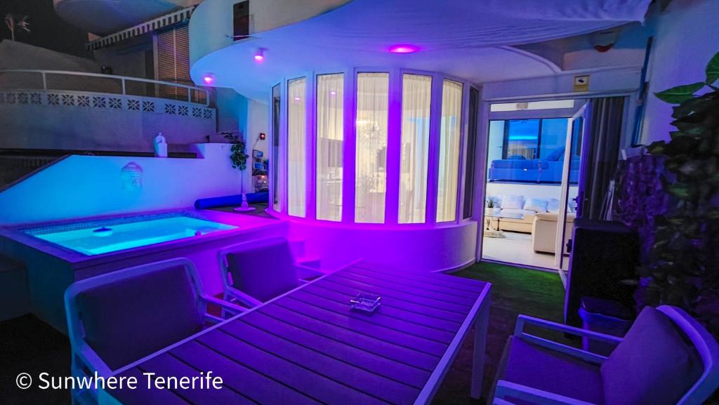 Posezení v ubytování Sunset Suite - private pool and jacuzzi with oceanview