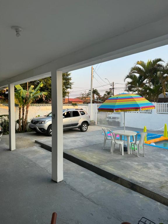 Fotografie z fotogalerie ubytování Casa em Guaratuba com piscina v destinaci Guaratuba