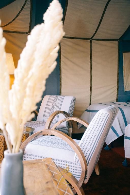 Posezení v ubytování Luxury Camp Chebbi