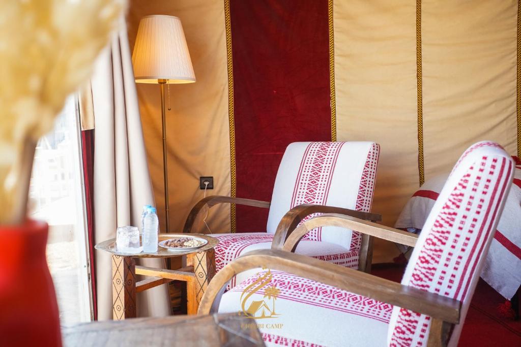 Posezení v ubytování Luxury Camp Chebbi