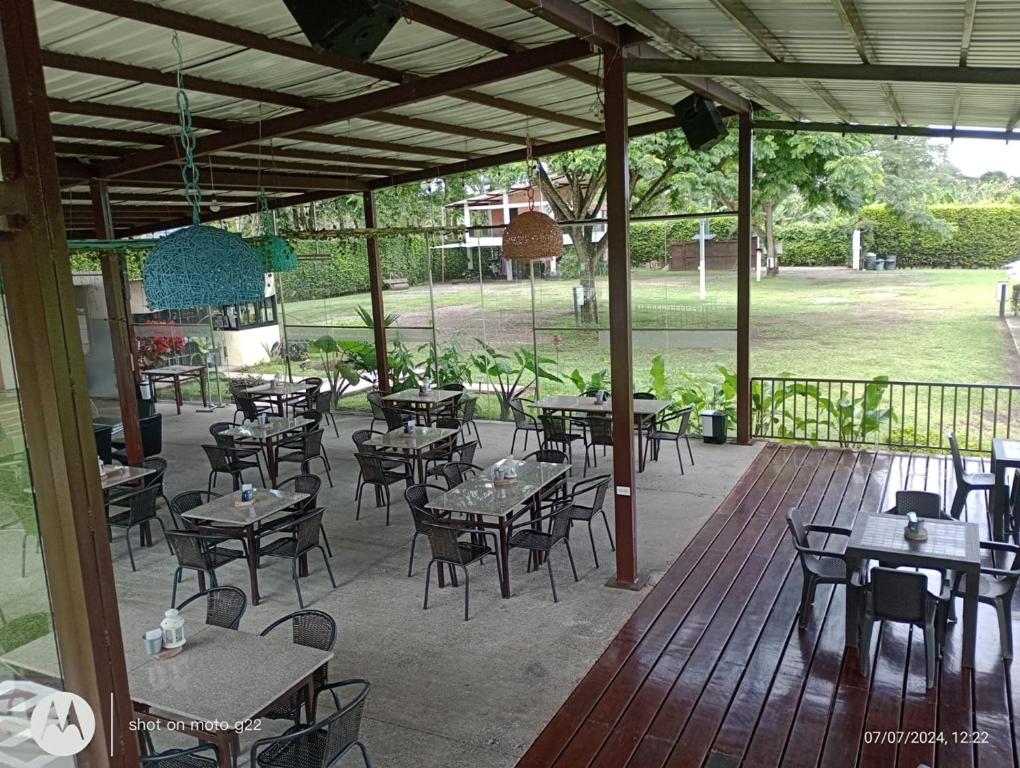 Restaurace v ubytování HOTEl PALO GRANDE CF PEREIRA