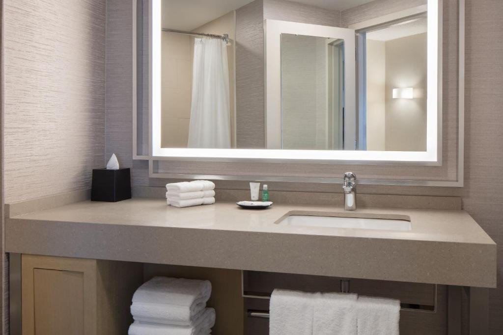 The Westin Kansas City at Crown Center - Executive Corner King Junior Suite
