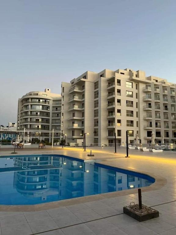 Bazén v ubytování Scandic sea view B612 nebo v jeho okolí