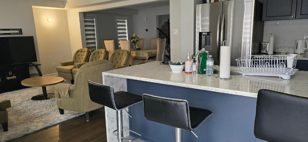 Kuchyň nebo kuchyňský kout v ubytování Pearl Properties Ottawa