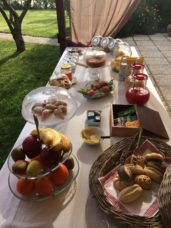 Jedlo v ubytovaní bed & breakfast alebo blízkom okolí