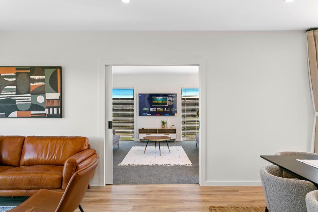 Taupo New Retreat - Stylish, Convenient and Gully track to the lake - Resim 15