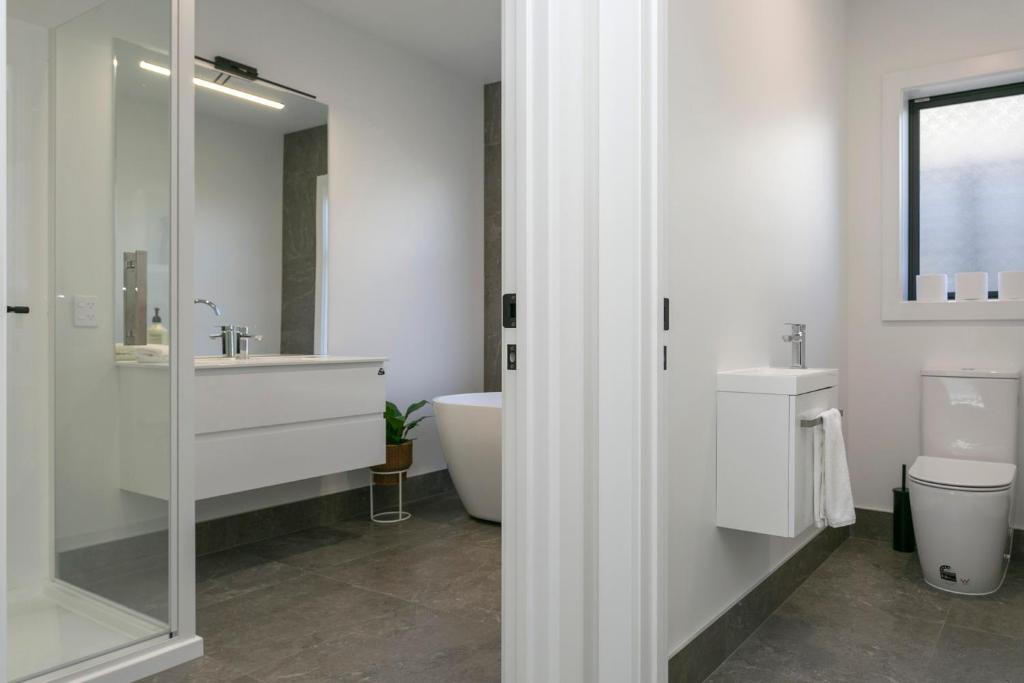 Taupo New Retreat - Stylish, Convenient and Gully track to the lake - Resim 25