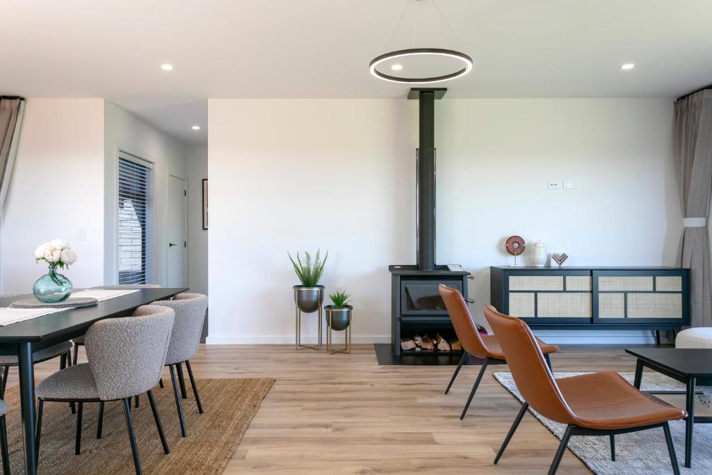 Taupo New Retreat - Stylish, Convenient and Gully track to the lake - Resim 19