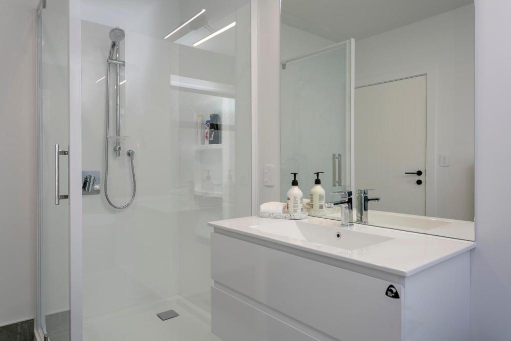 Taupo New Retreat - Stylish, Convenient and Gully track to the lake - Resim 7