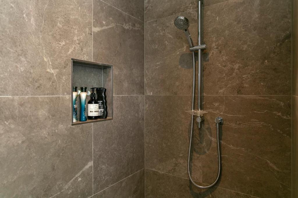 Taupo New Retreat - Stylish, Convenient and Gully track to the lake - Resim 12