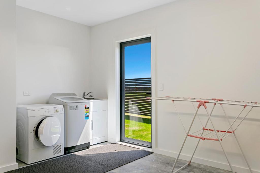 Taupo New Retreat - Stylish, Convenient and Gully track to the lake - Resim 26