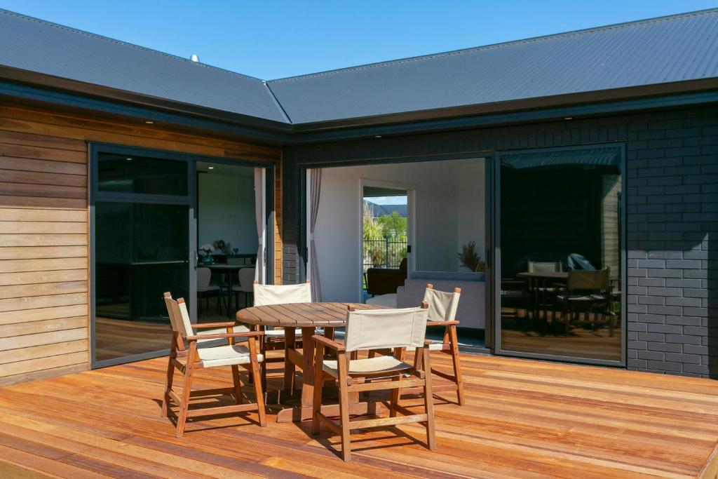 Taupo New Retreat - Stylish, Convenient and Gully track to the lake - Resim 28