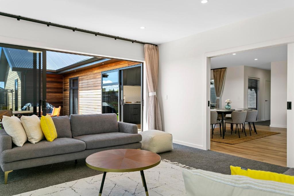 Taupo New Retreat - Stylish, Convenient and Gully track to the lake - Resim 8