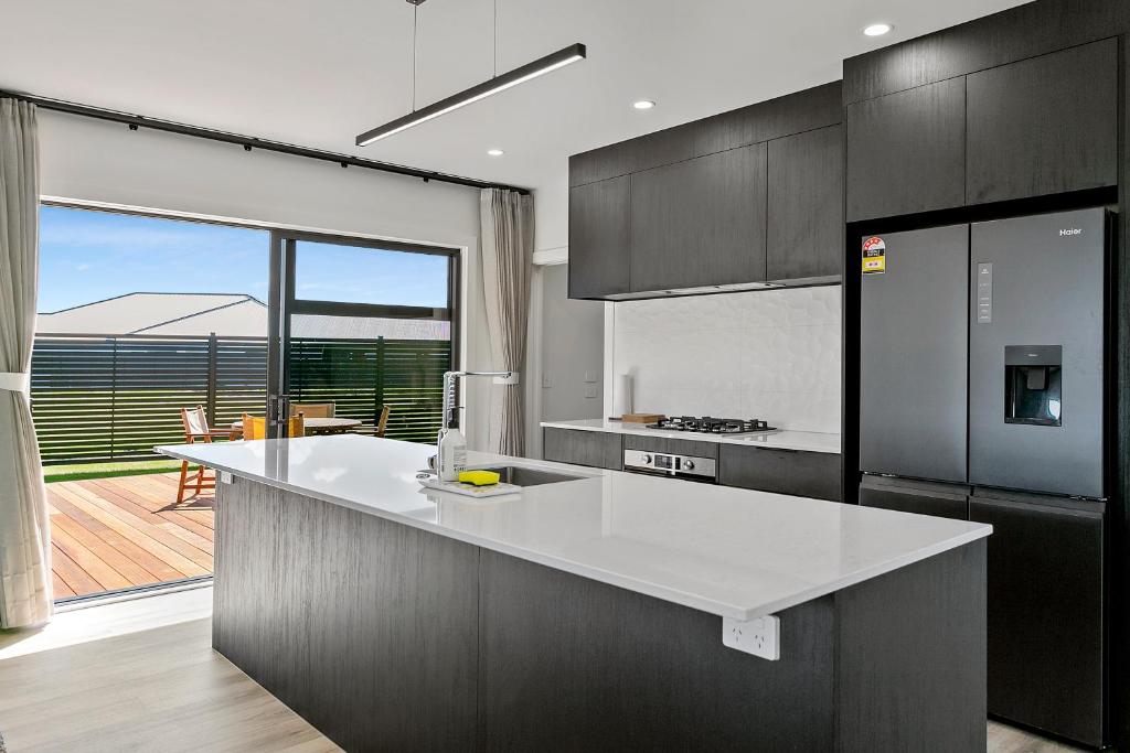 Taupo New Retreat - Stylish, Convenient and Gully track to the lake - Resim 17