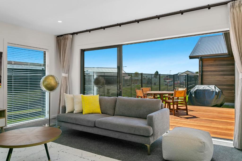 Taupo New Retreat - Stylish, Convenient and Gully track to the lake - Resim 18