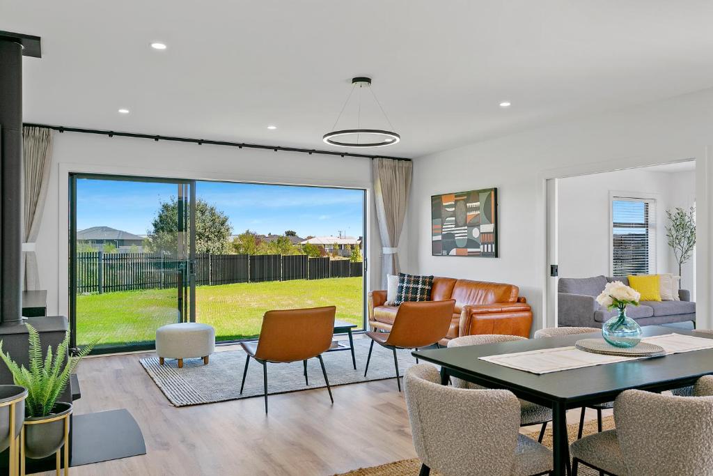 Taupo New Retreat - Stylish, Convenient and Gully track to the lake - Resim 9