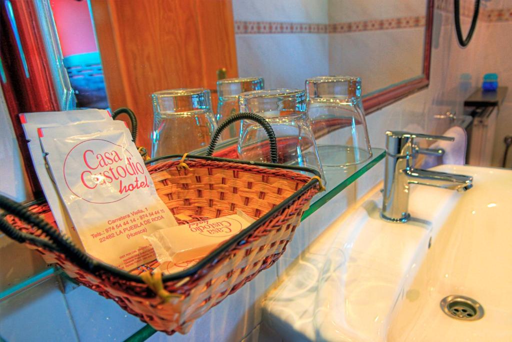 Un baño de Hotel Casa Custodio