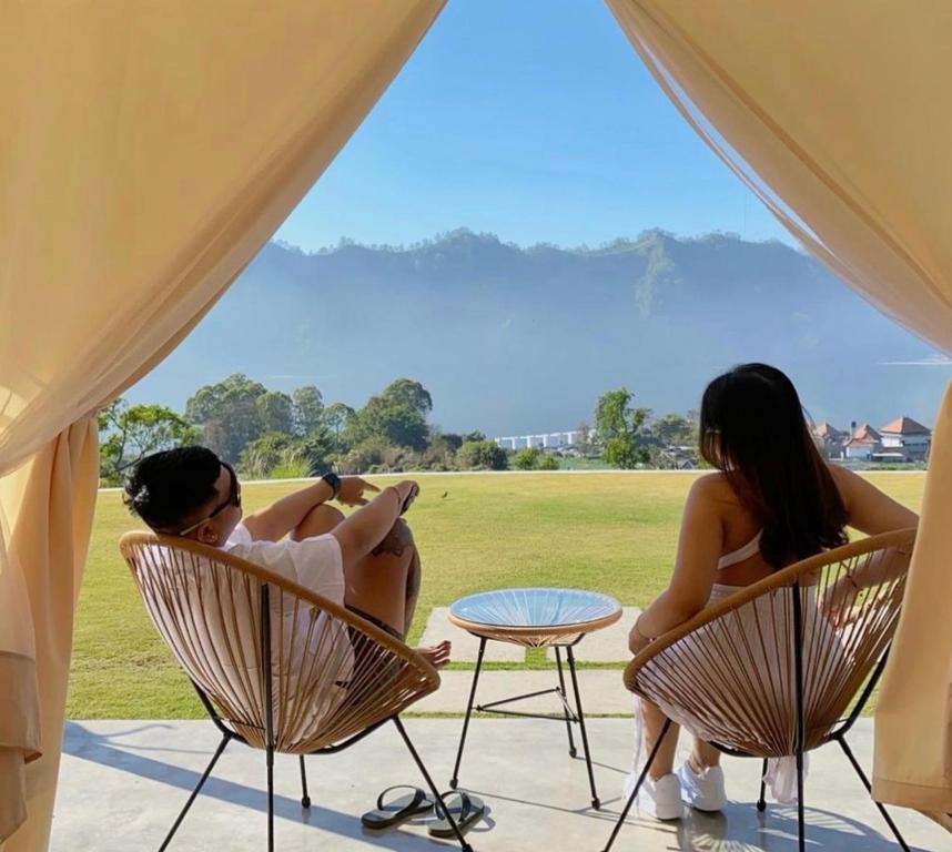 Pemandangan gunung umum atau pemandangan gunung yang diambil dari perkhemahan ini
