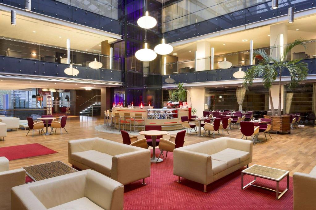 Posezení v ubytování Ramada Sibiu Hotel