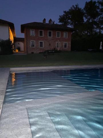 Bazén v ubytování B&B Cascina Gaione Via Gallina,18b 12052 Neive cn nebo v jeho okolí