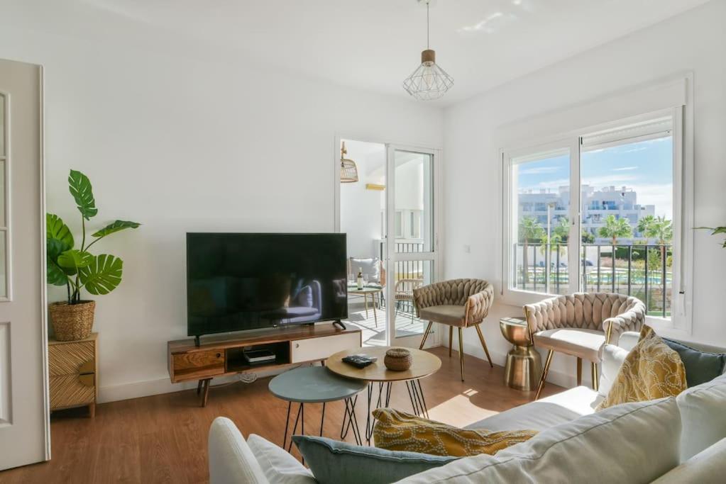 TV a/nebo společenská místnost v ubytování Moderno piso a un paso de la playa