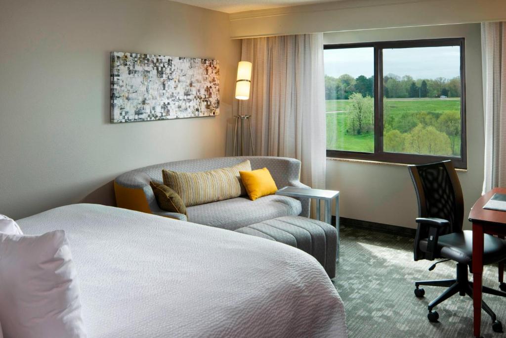 Courtyard by Marriott Jackson - 沙发床的王室
