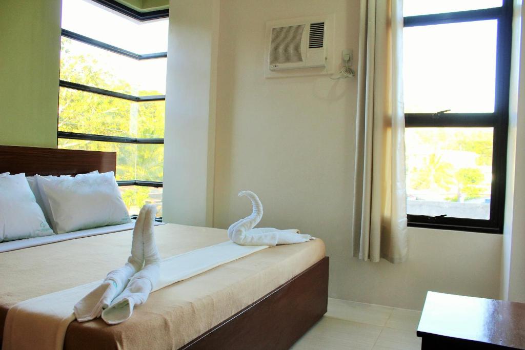 Postel nebo postele na pokoji v ubytování Coron Visitors Hotel