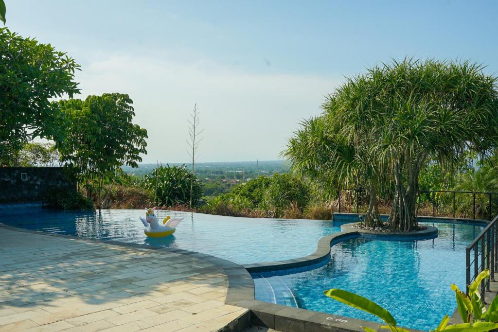 Bazén v ubytování Abhayagiri - Sumberwatu Heritage Resort nebo v jeho okolí