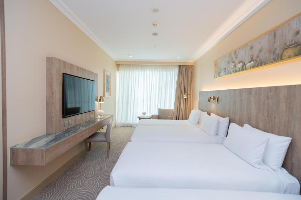 TV a/nebo společenská místnost v ubytování Movenpick Makkah Hajar Tower