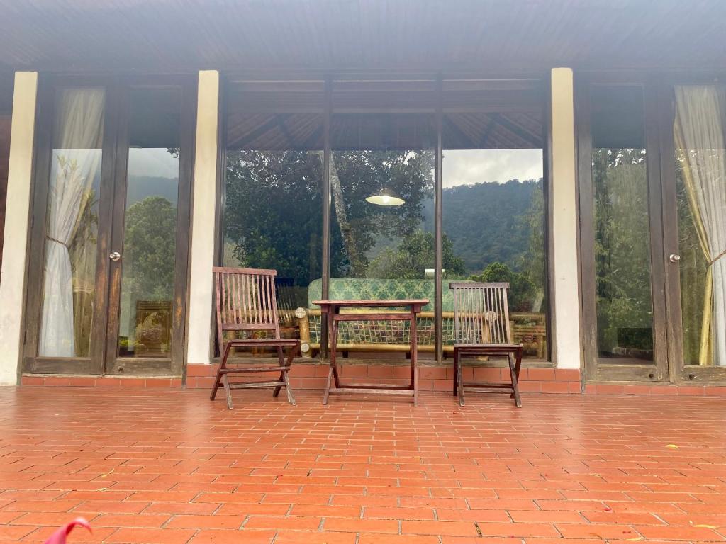 Balkón nebo terasa v ubytování The Buyan Resort Bedugul